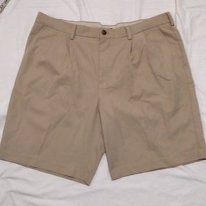 Men's IZOD Khaki Shorts size 40 Pleated Golf or Casual